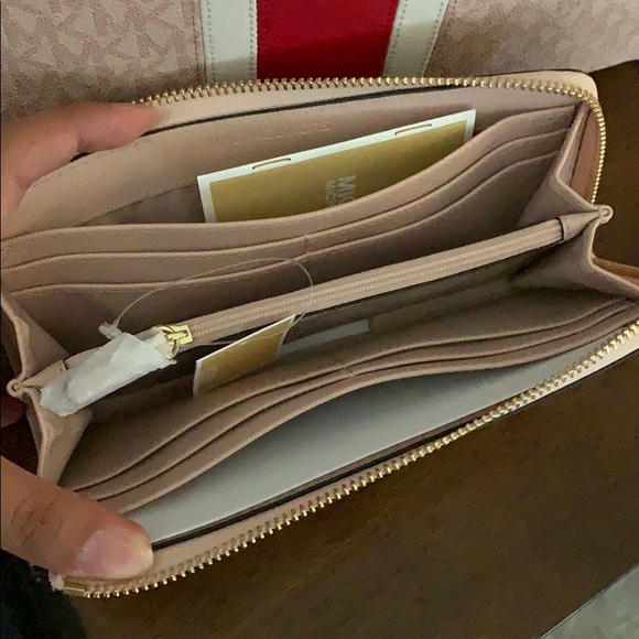 🌸 new MK set large - Picture 3 of 6